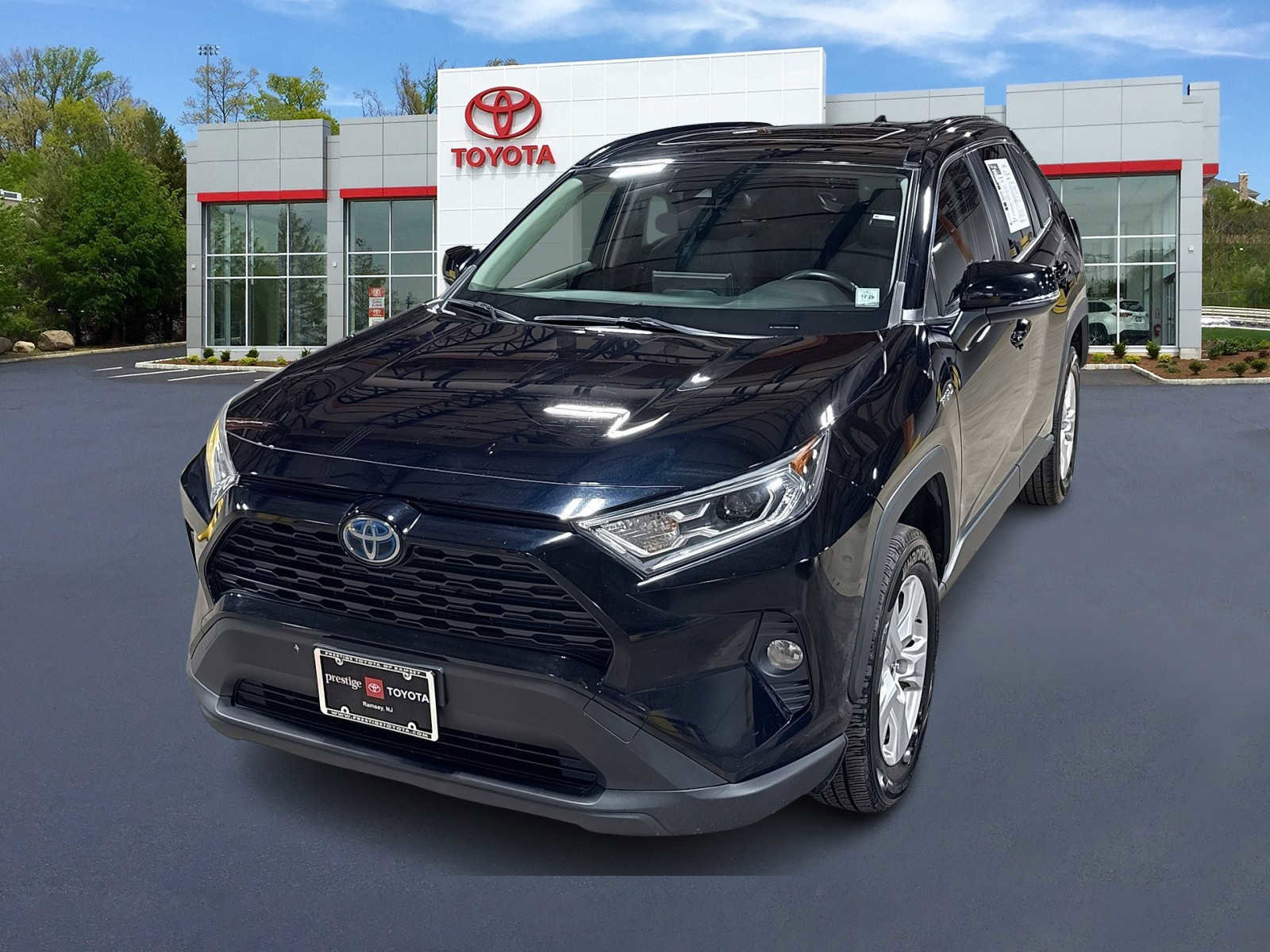 Used 2019 Toyota RAV4 XLE image 1