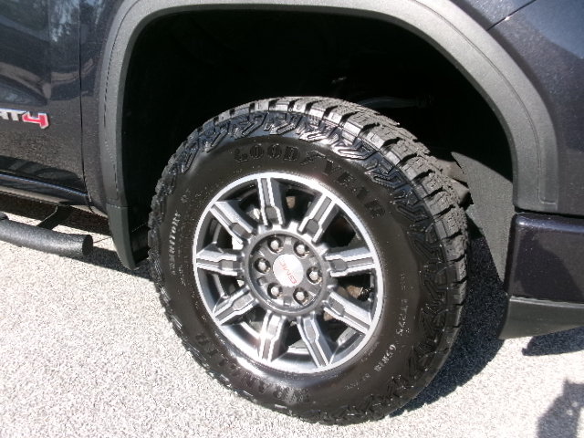 Used 2024 GMC Sierra 1500 AT4 w/ Technology Package AWD/4WD image 10