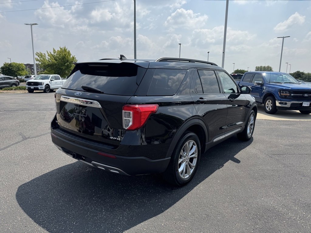 Used 2023 Ford Explorer XLT w/ Equipment Group 202A image 7