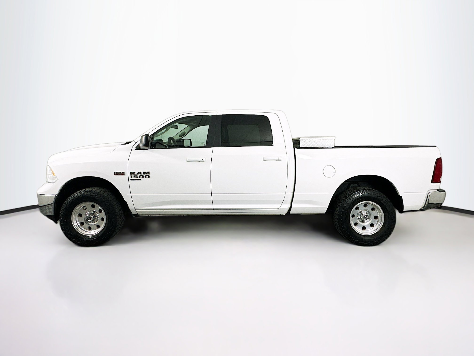 Used 2019 RAM 1500 Classic SLT image 4