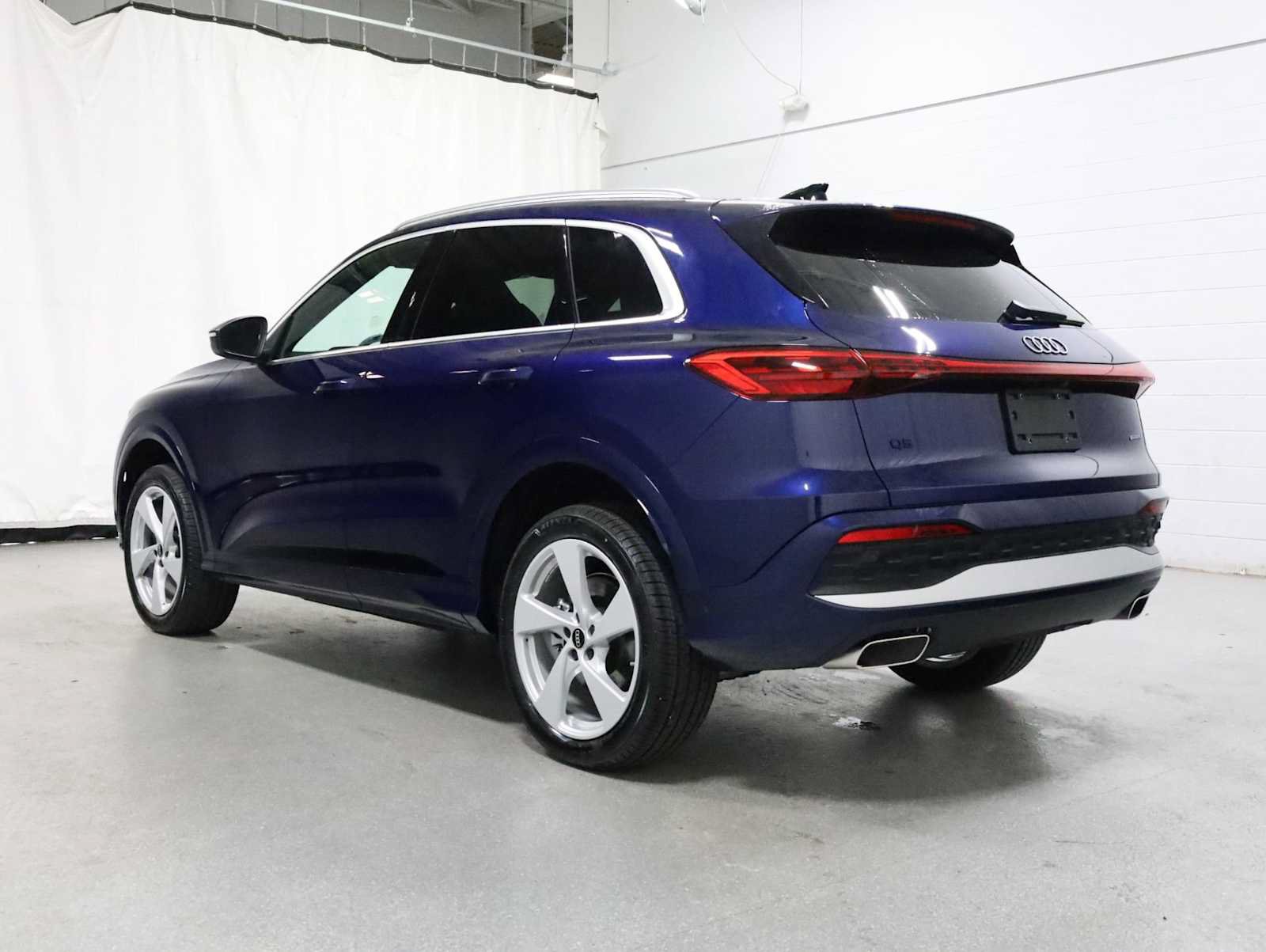 Certified 2025 Audi Q5 Premium Plus AWD/4WD image 3