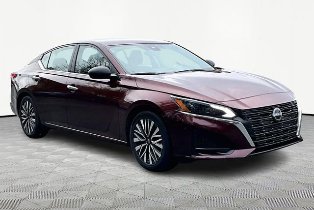 Used 2024 Nissan Altima 2.5 SV image 1