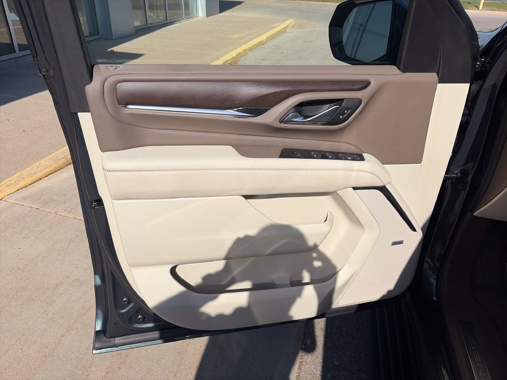 Used 2021 GMC Yukon XL Denali w/ Denali Premium Package AWD/4WD image 10