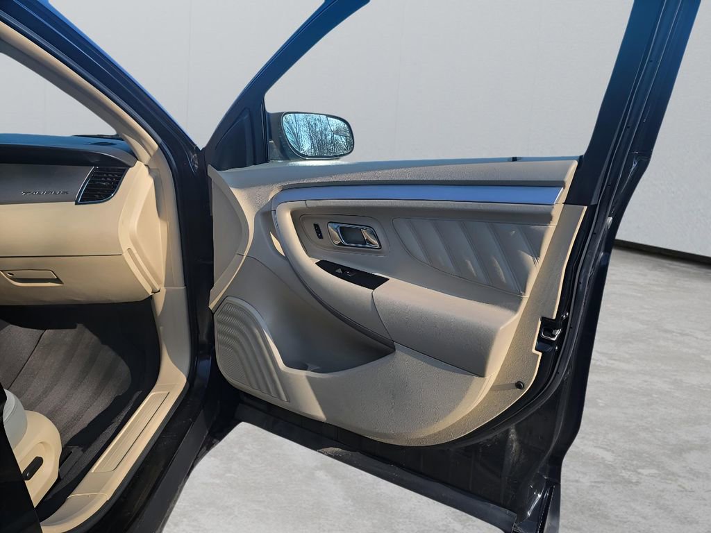 Used 2018 Ford Taurus SE image 30