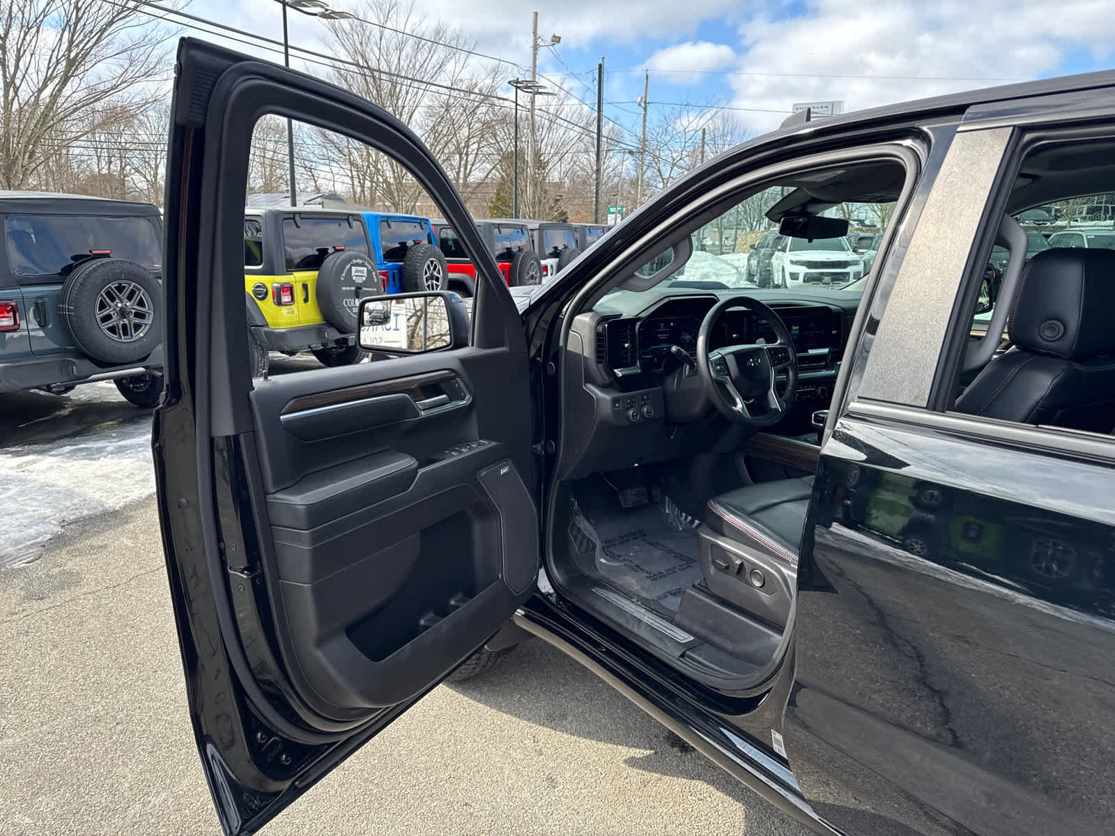 Used 2024 Chevrolet Silverado 1500 LT Trail Boss w/ Convenience Package II image 11