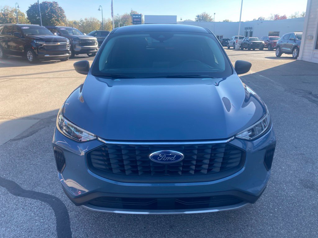 Used 2023 Ford Escape Active AWD/4WD image 2
