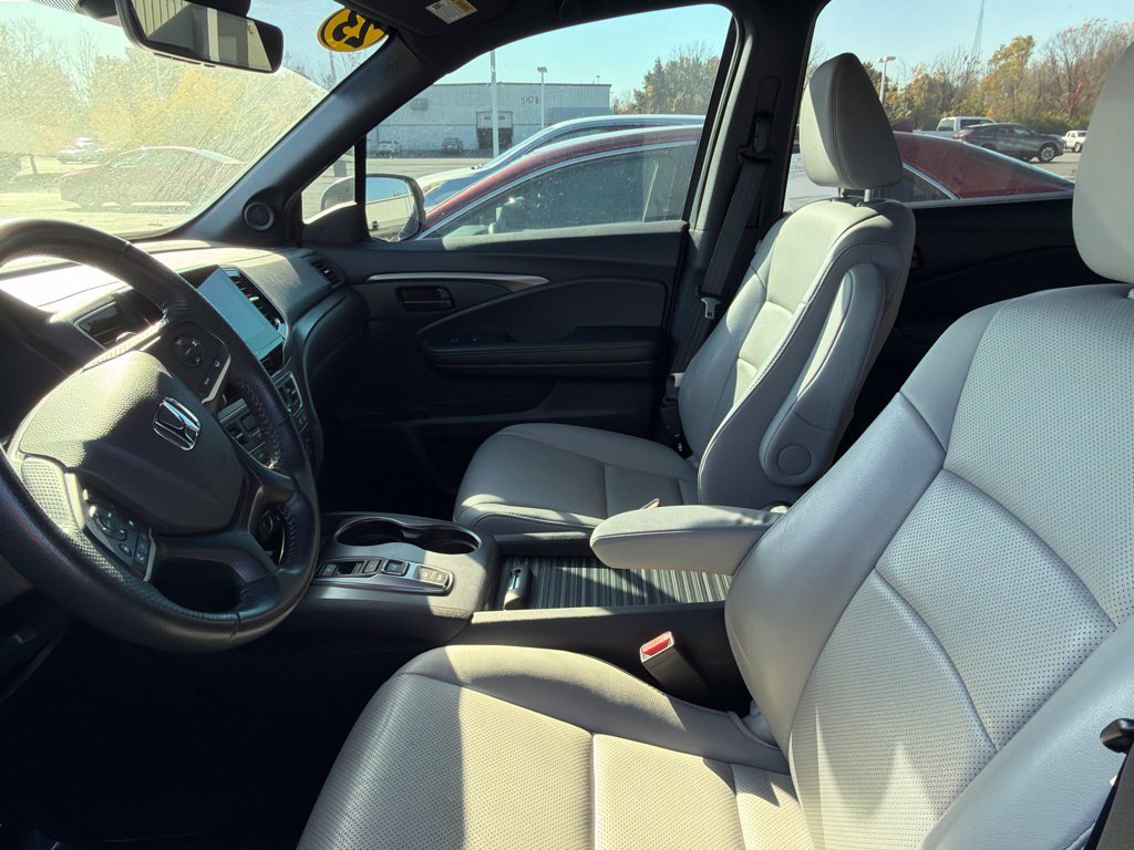 Used 2023 Honda Passport EX-L image 12