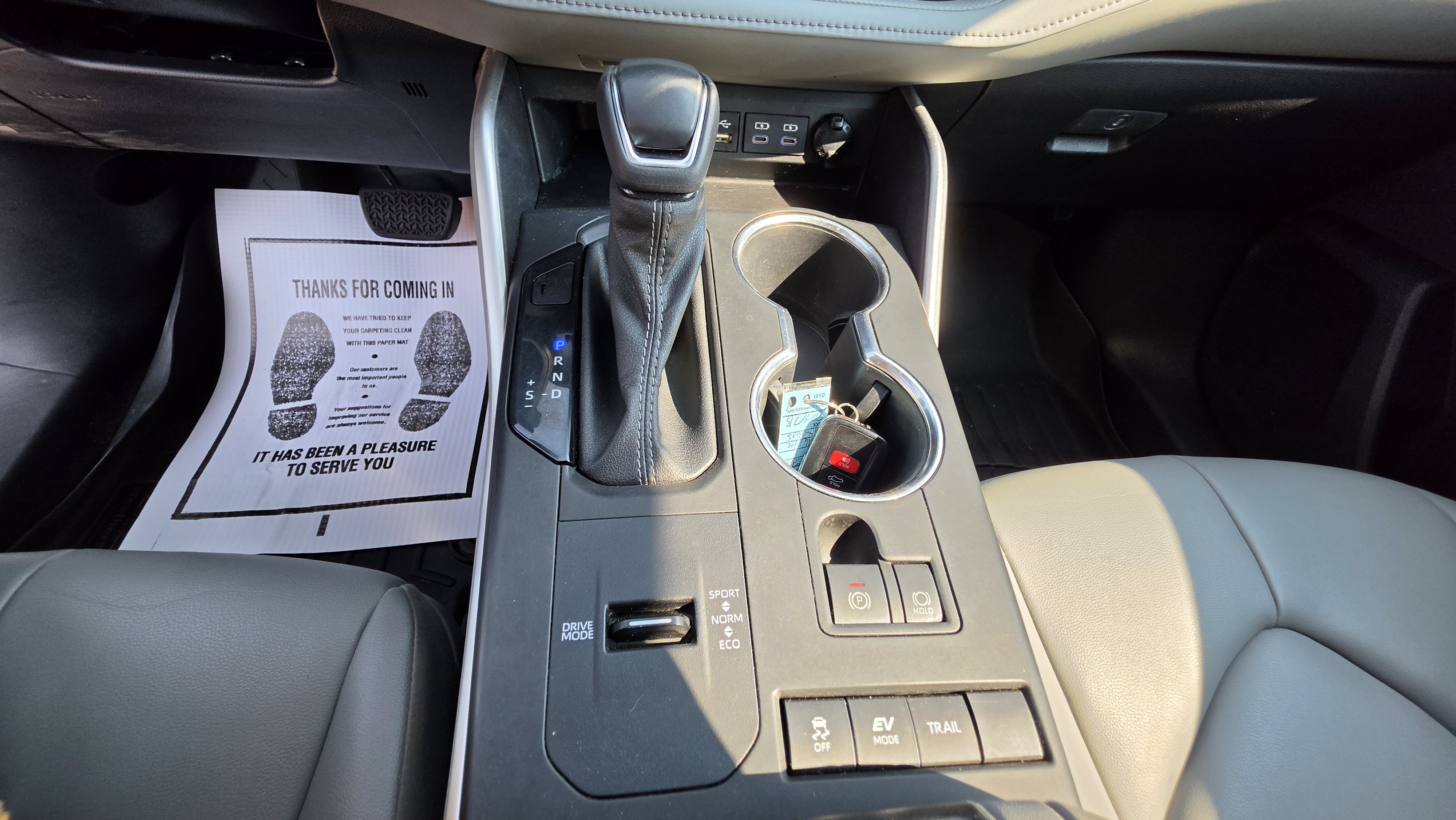Used 2022 Toyota Highlander XLE AWD/4WD image 17