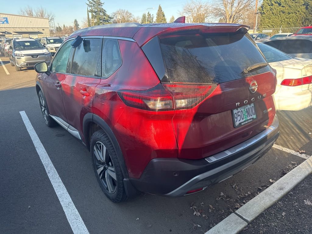 Used 2022 Nissan Rogue SL w/ SL Premium Package image 2