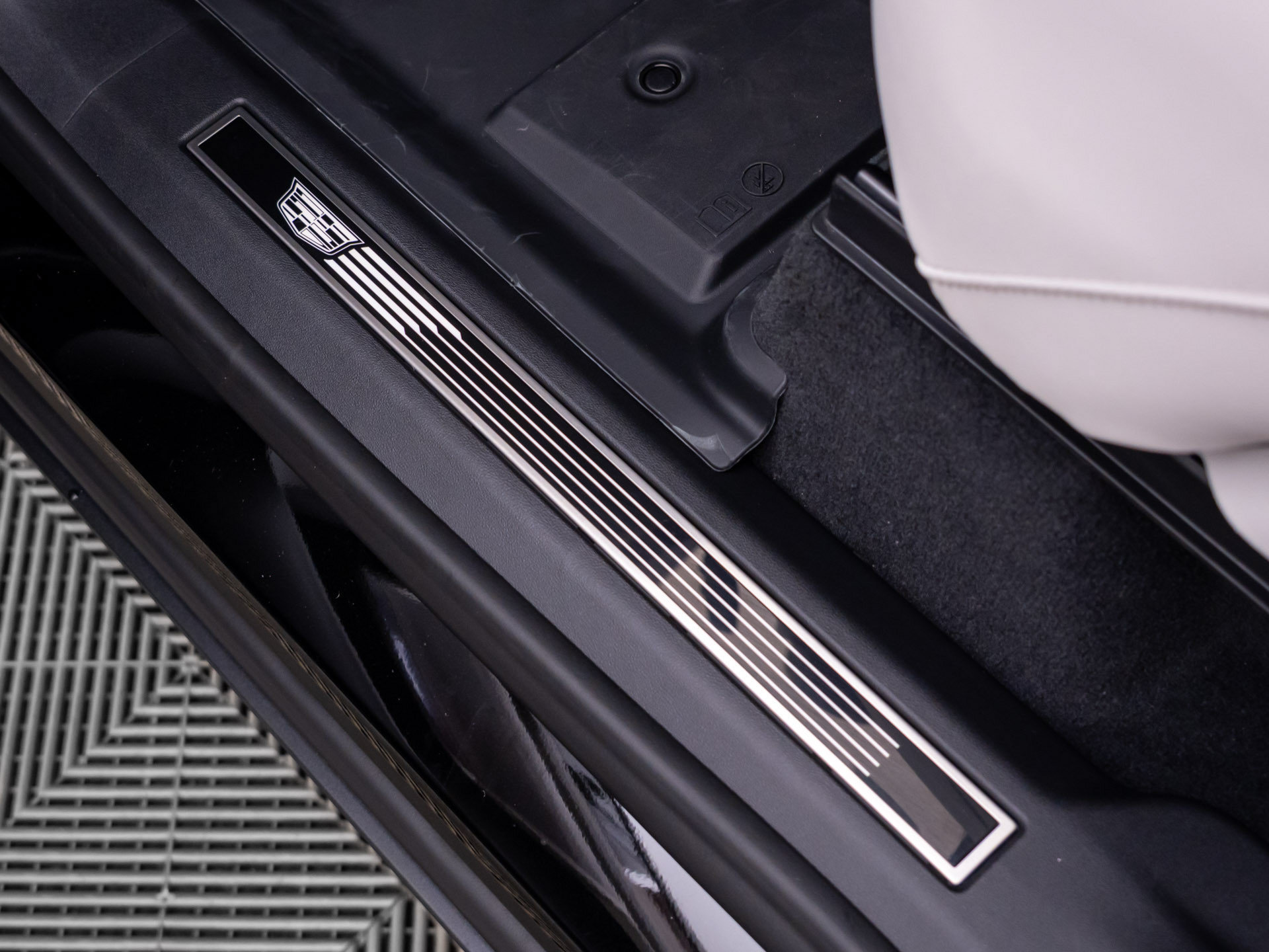 New 2027 Cadillac Vistiq Sport w/ LPO, Floor Liner Package AWD/4WD image 13