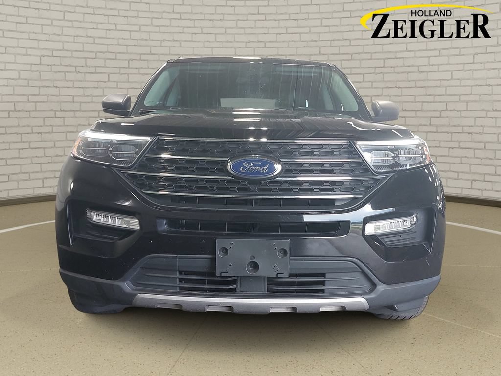 Used 2022 Ford Explorer XLT w/ Equipment Group 202A AWD/4WD image 2
