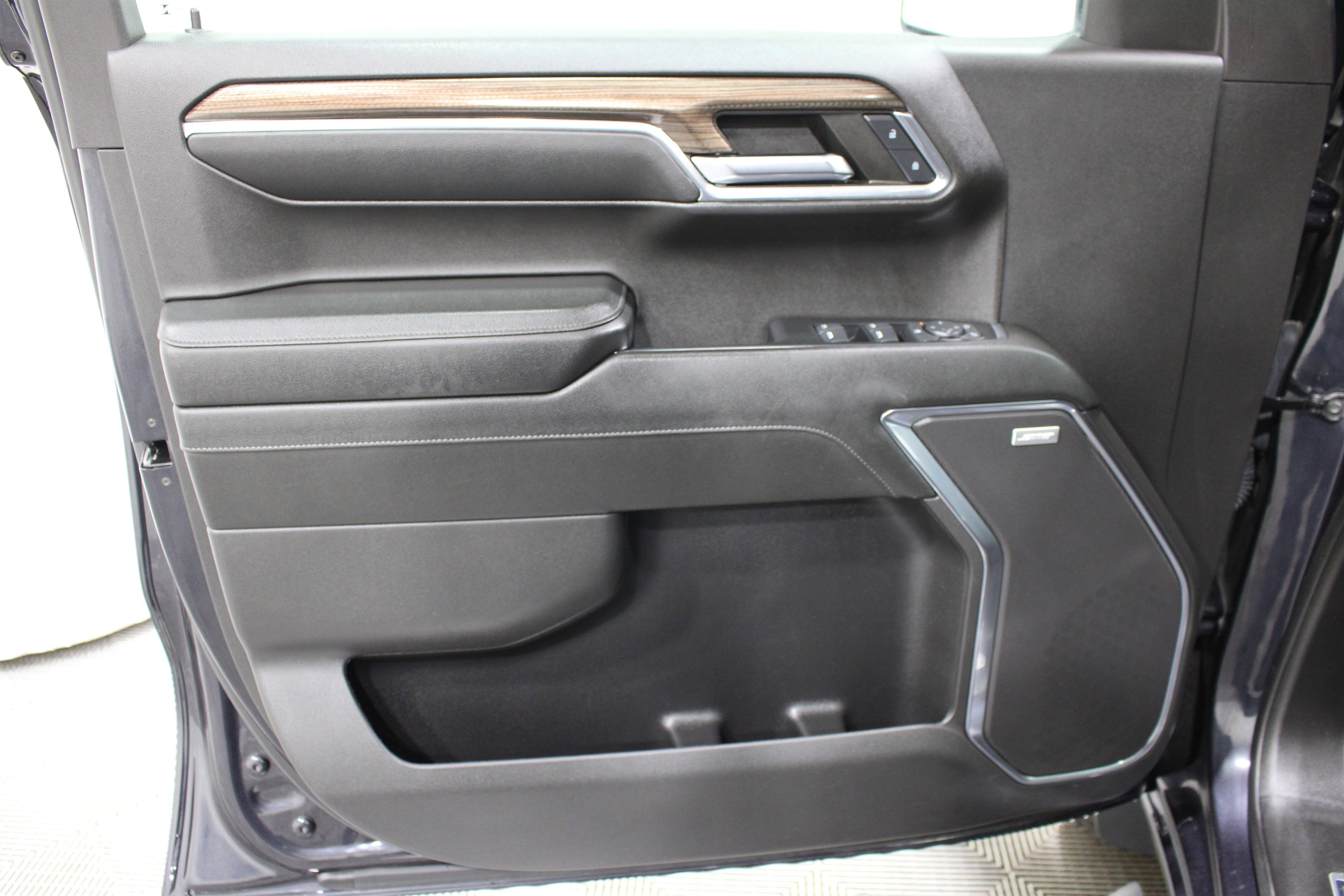 Used 2024 Chevrolet Silverado 1500 LT Trail Boss w/ LT Trail Boss Premium Package AWD/4WD image 6