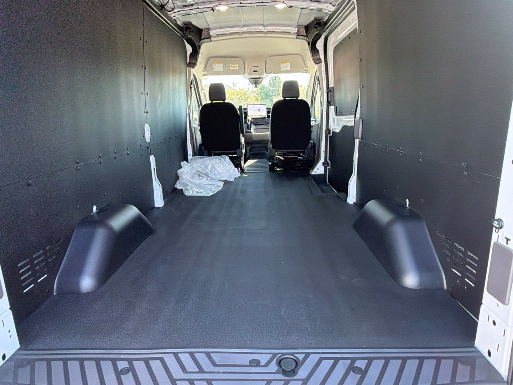 New 2027 Ford Transit 250 148 Medium Roof w/ Load Area Protection Package RWD image 32
