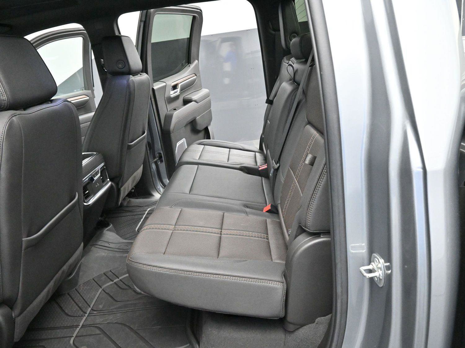 Used 2025 Chevrolet Silverado 1500 High Country w/ Technology Package AWD/4WD image 29
