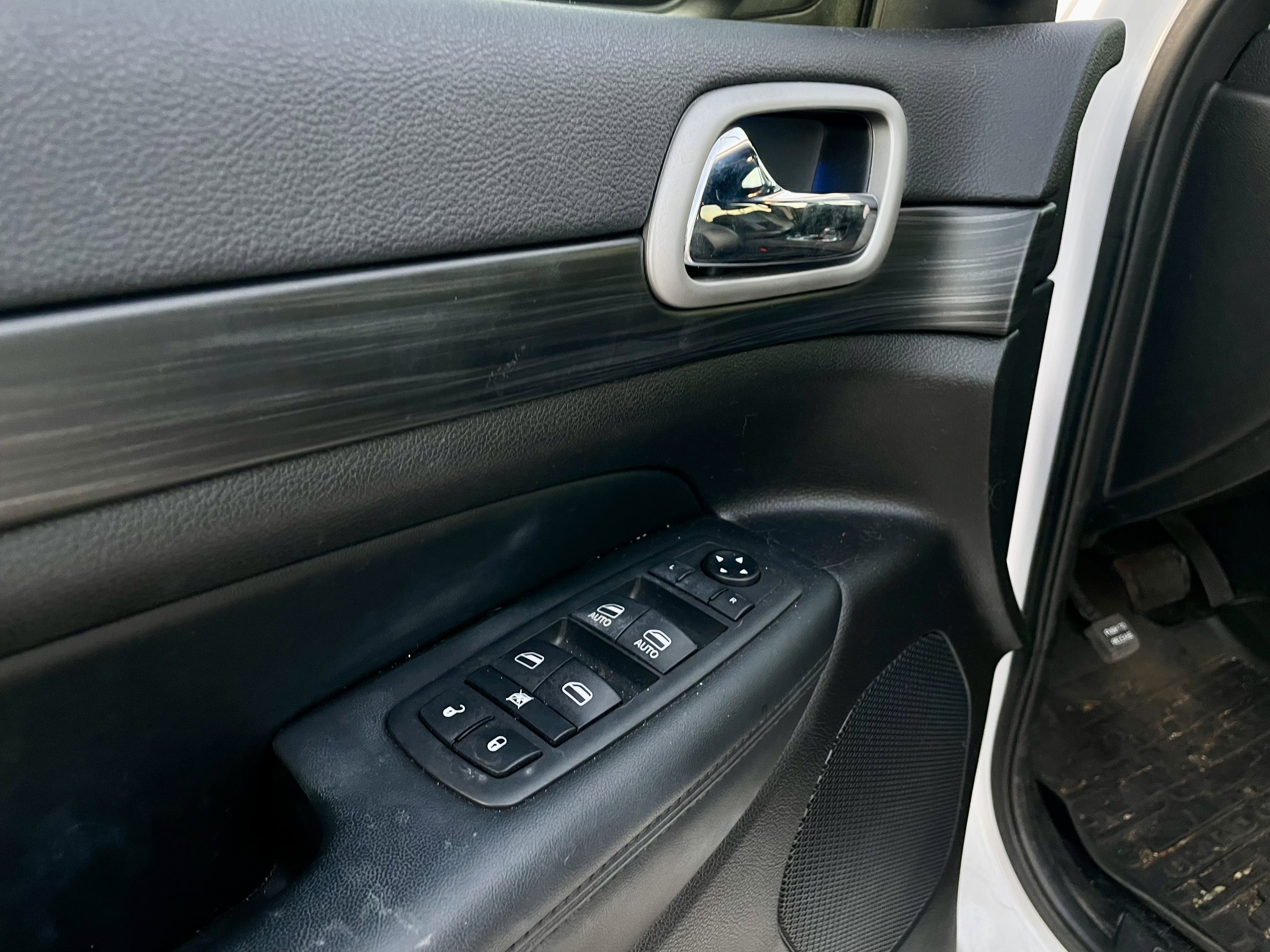 Used 2020 Jeep Grand Cherokee Altitude image 14