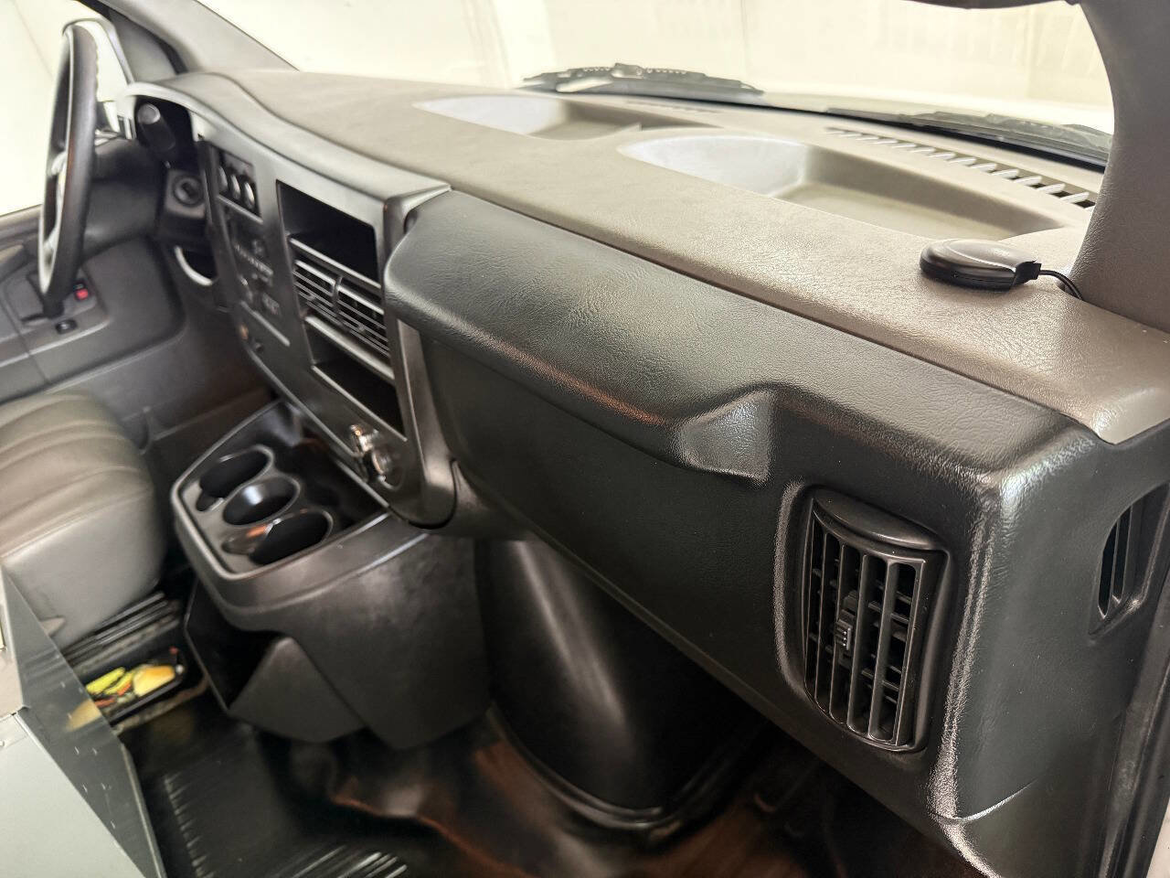 Used 2014 Chevrolet Express 3500 Extended RWD image 79