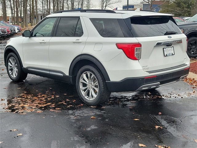 Used 2022 Ford Explorer XLT w/ Equipment Group 202A image 3