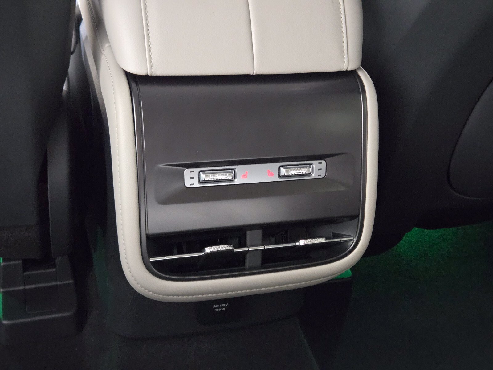 New 2026 Lincoln Nautilus Reserve w/ Jet Appearance Package AWD/4WD image 17