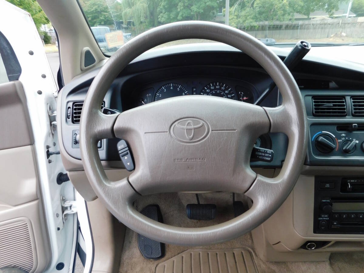 Used 2000 Toyota Sienna LE w/ LE Extra Value Pkg FWD image 9