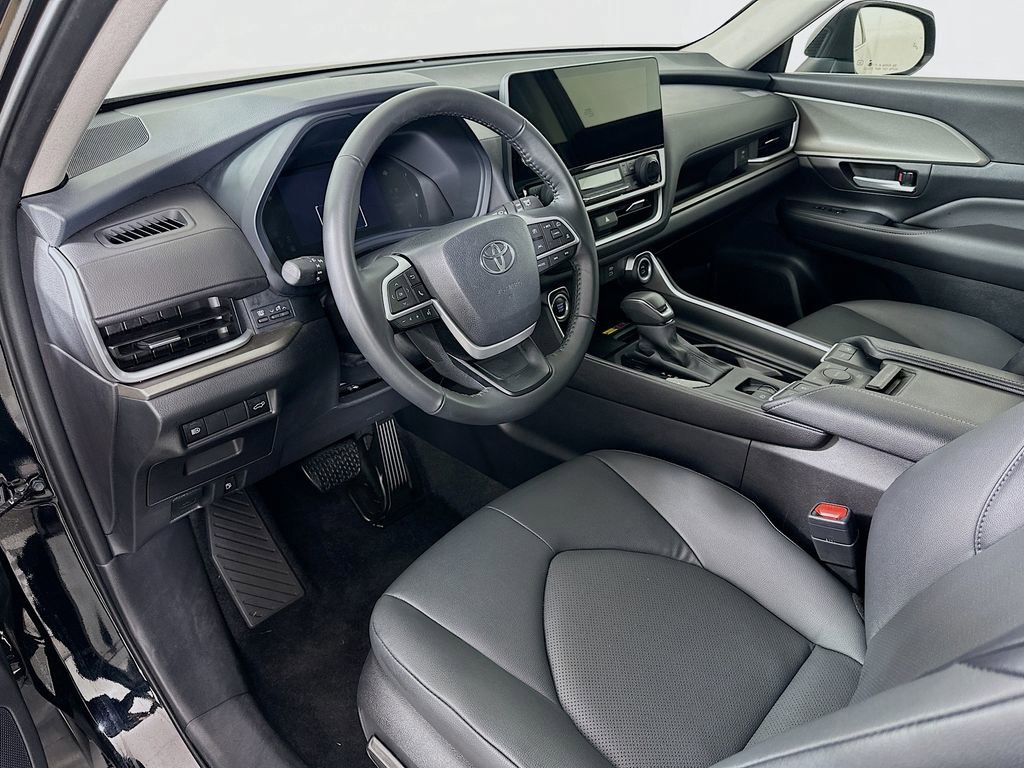 Certified 2025 Toyota Grand Highlander AWD image 9
