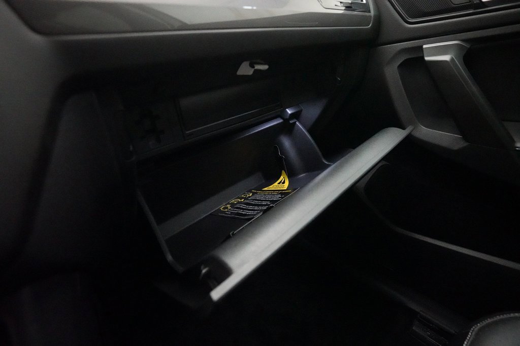 Used 2024 Volkswagen Tiguan SE image 31