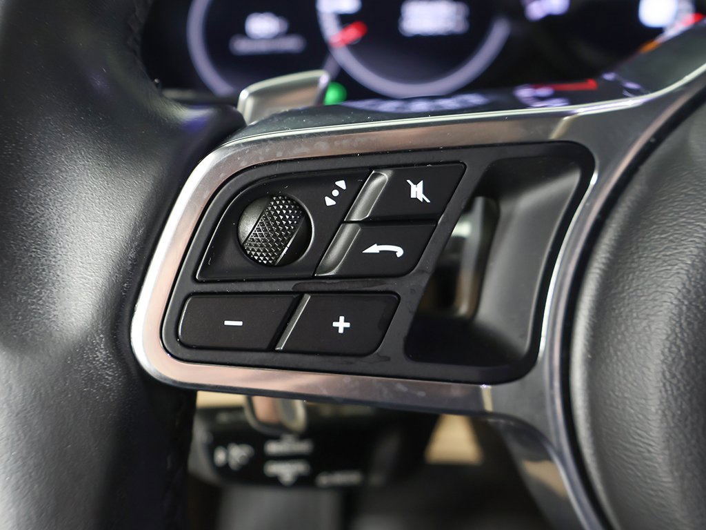 Used 2020 Porsche Cayenne image 46