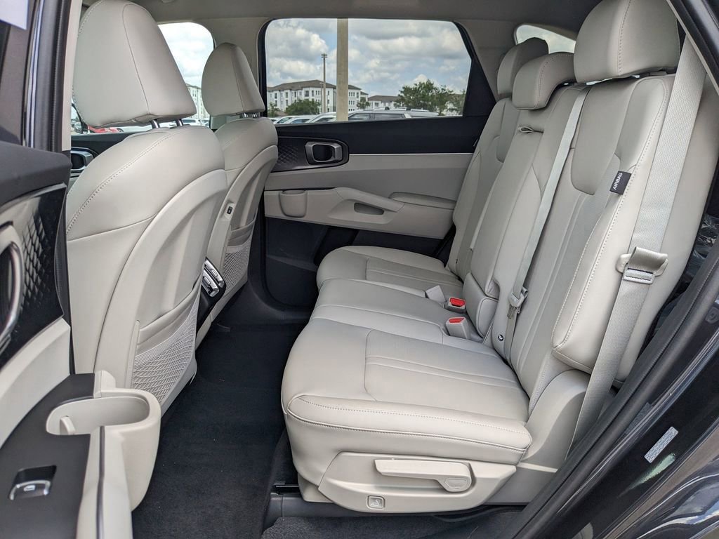 Certified 2025 Kia Sorento S AWD/4WD image 17