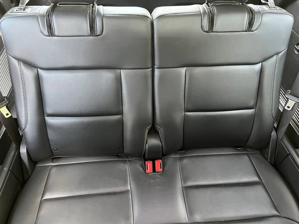 Used 2023 Ford Explorer XLT w/ Equipment Group 202A AWD/4WD image 17