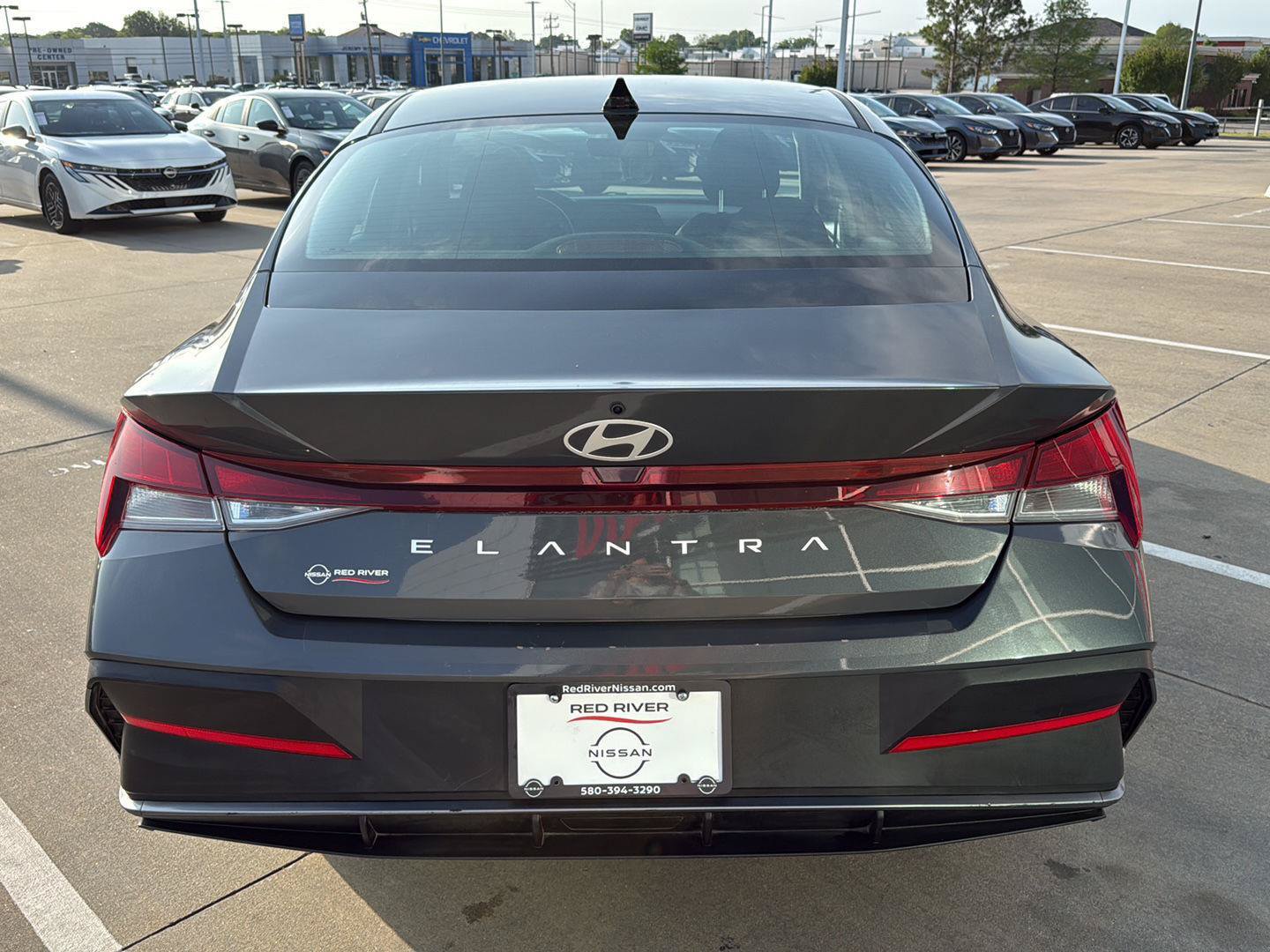 Used 2024 Hyundai Elantra SE FWD image 9