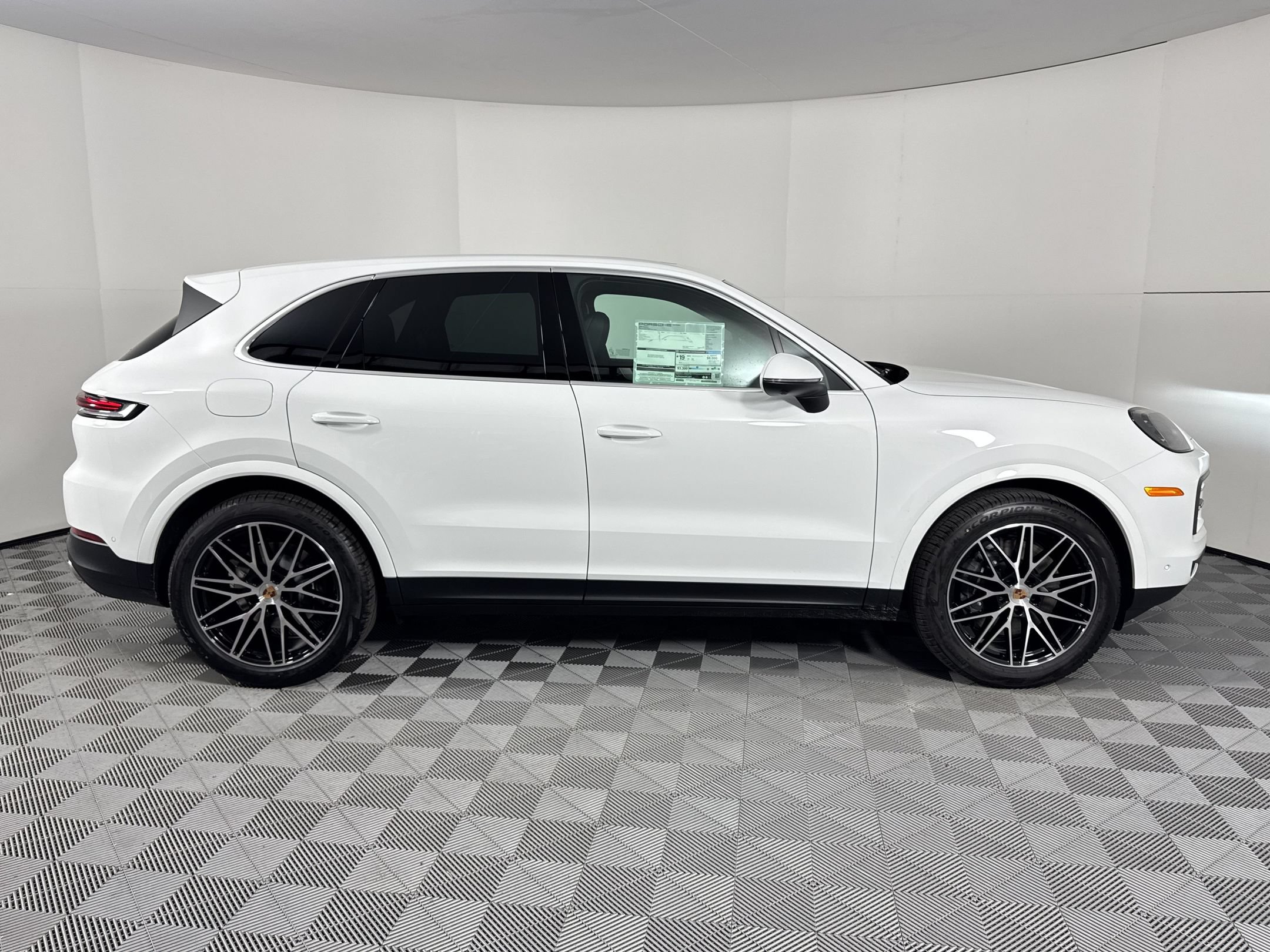 Certified 2026 Porsche Cayenne AWD/4WD image 8