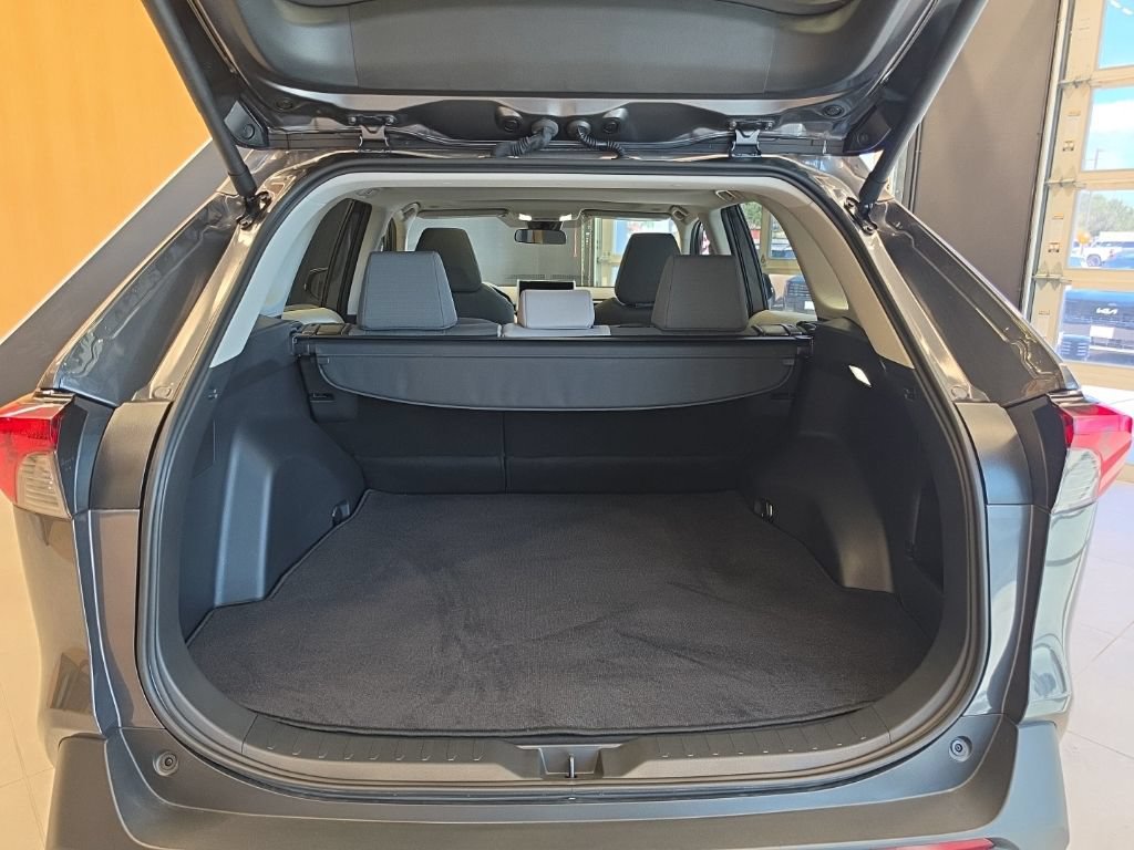 Used 2025 Toyota RAV4 XLE w/ Convenience Package FWD image 58
