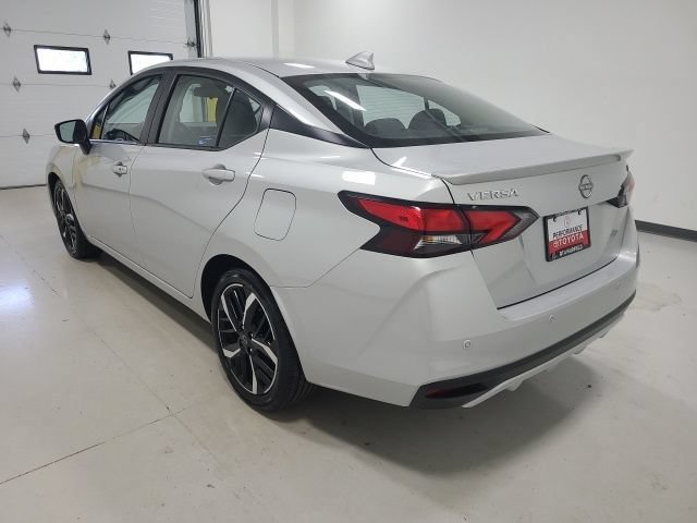 Used 2024 Nissan Versa SR FWD image 5