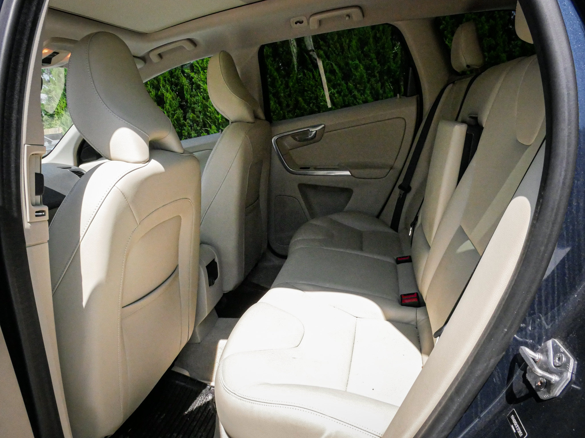 Used 2015 Volvo XC60 T5 Premier w/ Proximity Package FWD image 8