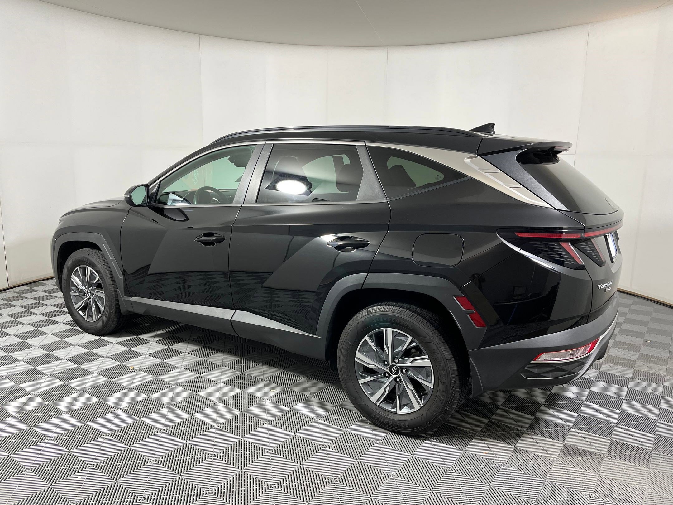 Used 2022 Hyundai Tucson Blue image 2