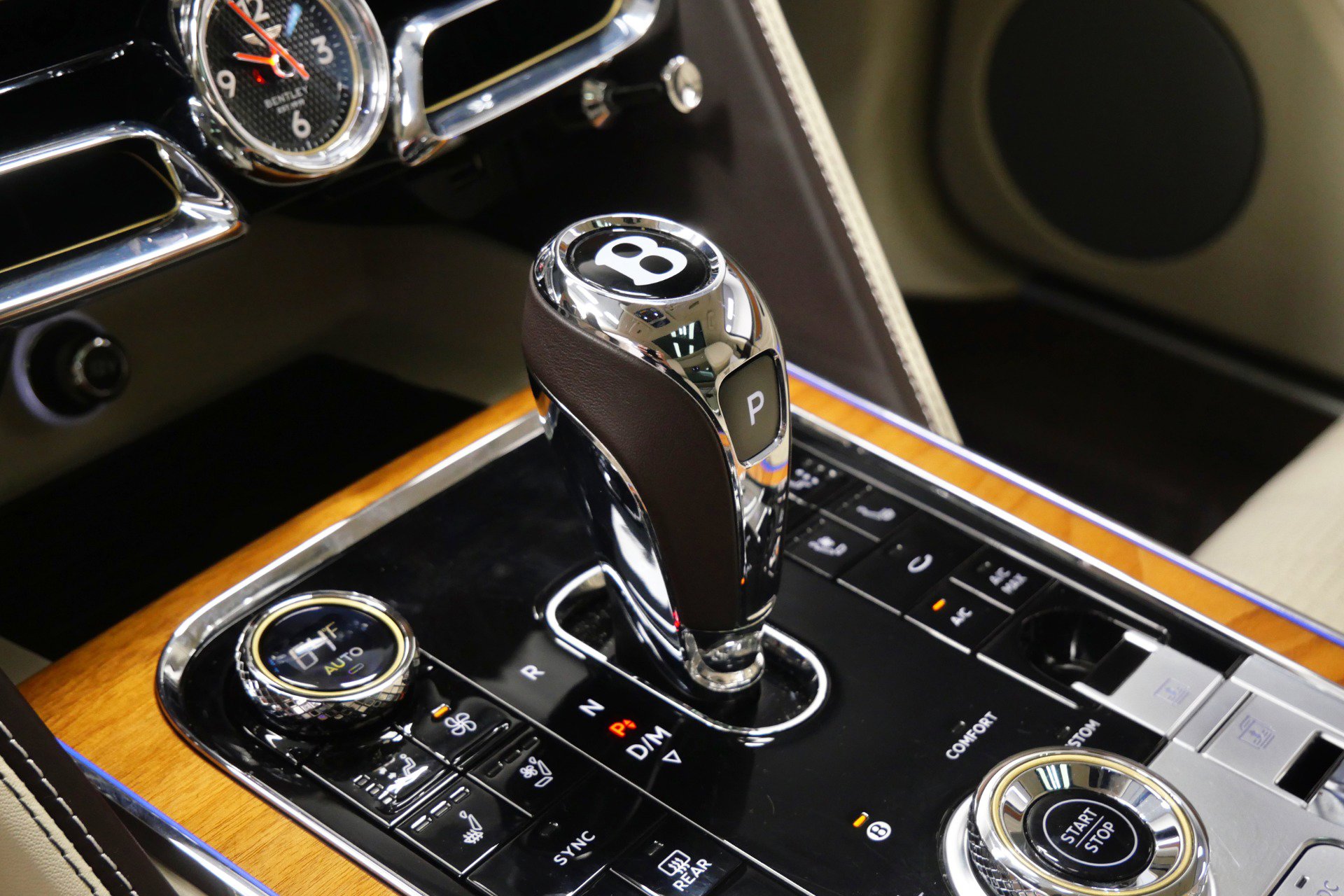 Used 2022 Bentley Flying Spur Plug-In Hybrid image 28