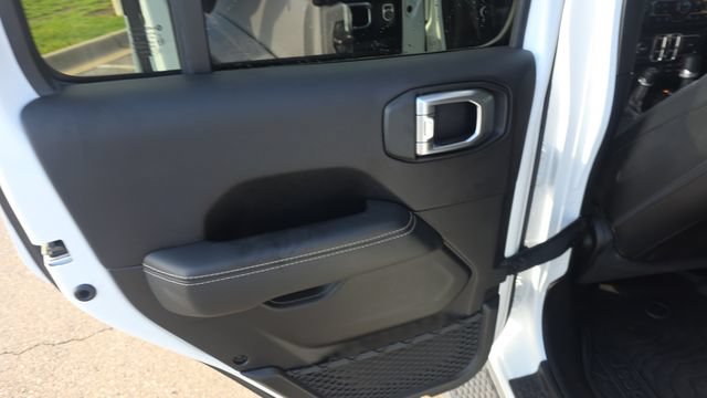 Used 2019 Jeep Wrangler Unlimited Sahara AWD/4WD image 15