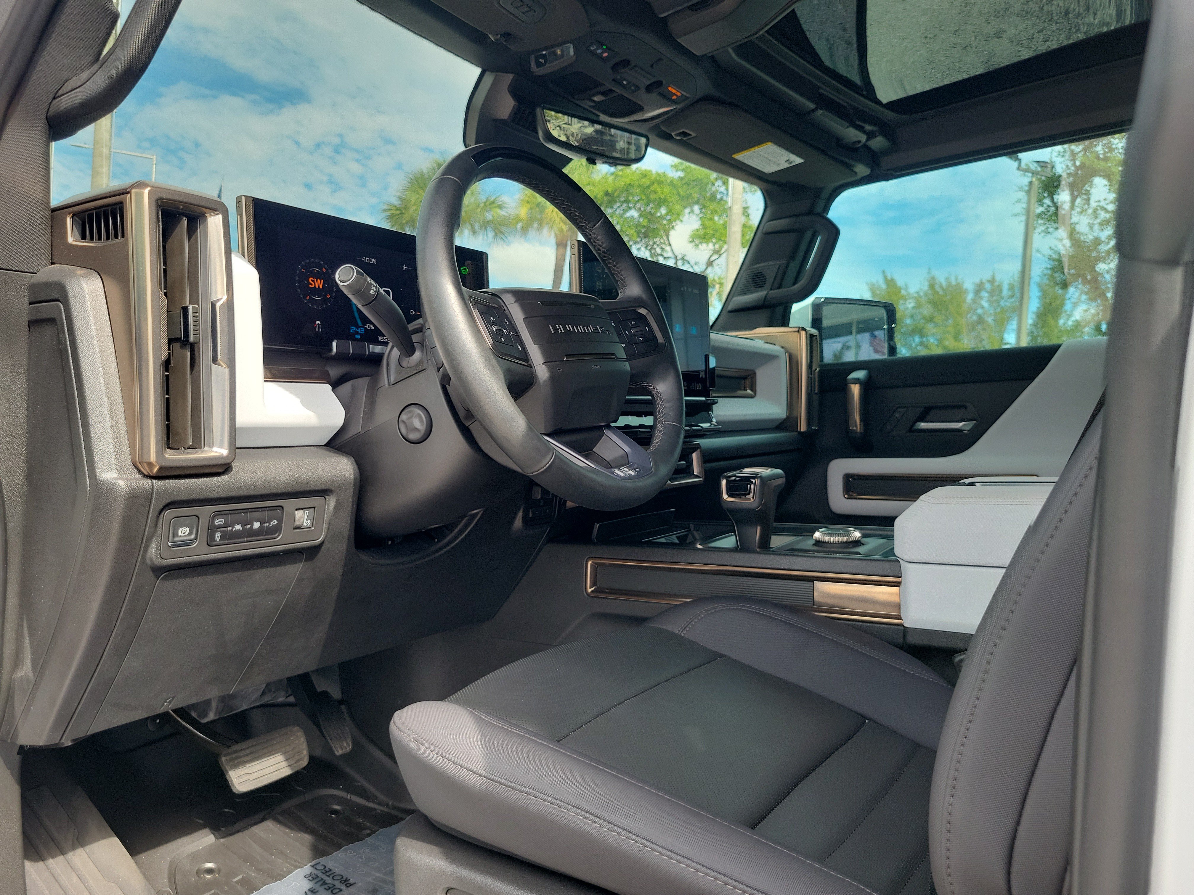 Used 2025 GMC Hummer EV 2X AWD/4WD image 9