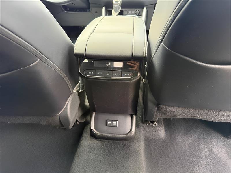 Used 2021 Toyota Highlander XLE FWD image 39