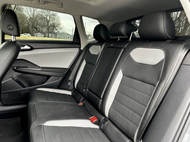 Used 2022 Volkswagen Taos SEL w/ Panoramic Sunroof Package image 16