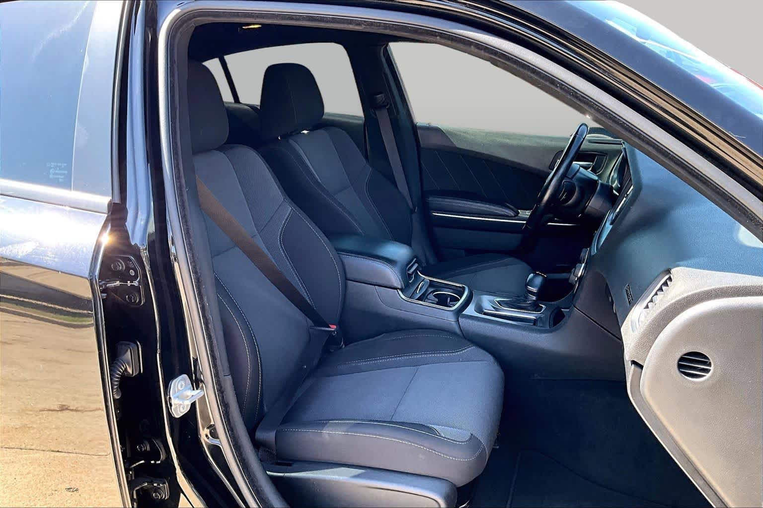 Used 2022 Dodge Charger SXT RWD image 10