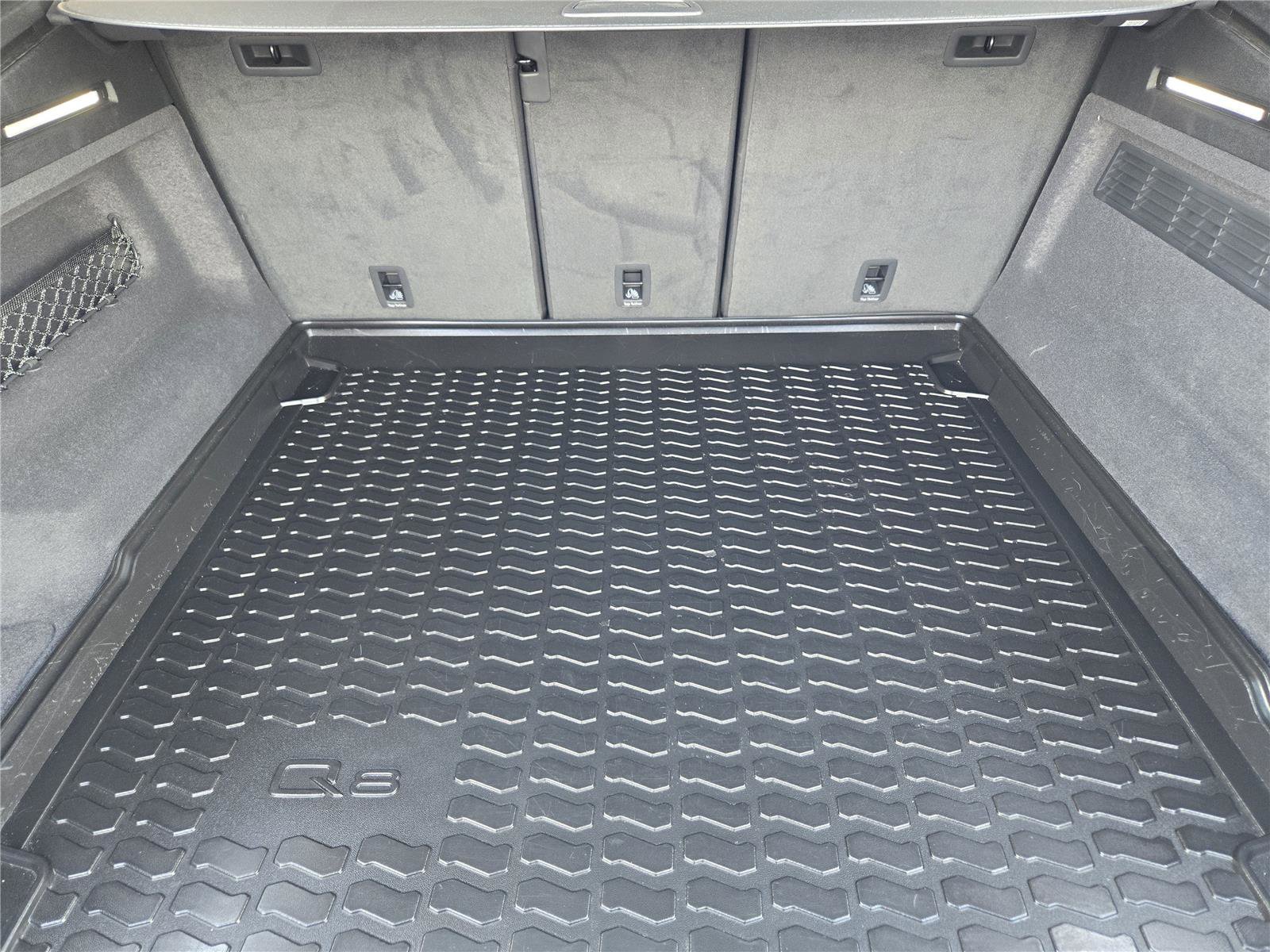 Used 2025 Audi SQ8 Prestige AWD/4WD image 31