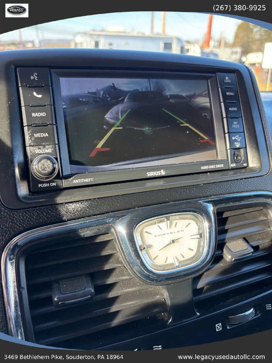 Used 2016 Chrysler Town & Country Touring FWD image 73