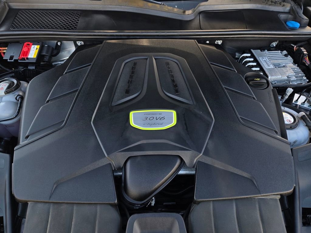 Used 2023 Porsche Cayenne Platinum Edition w/ Premium Package Plus (PIA) image 44