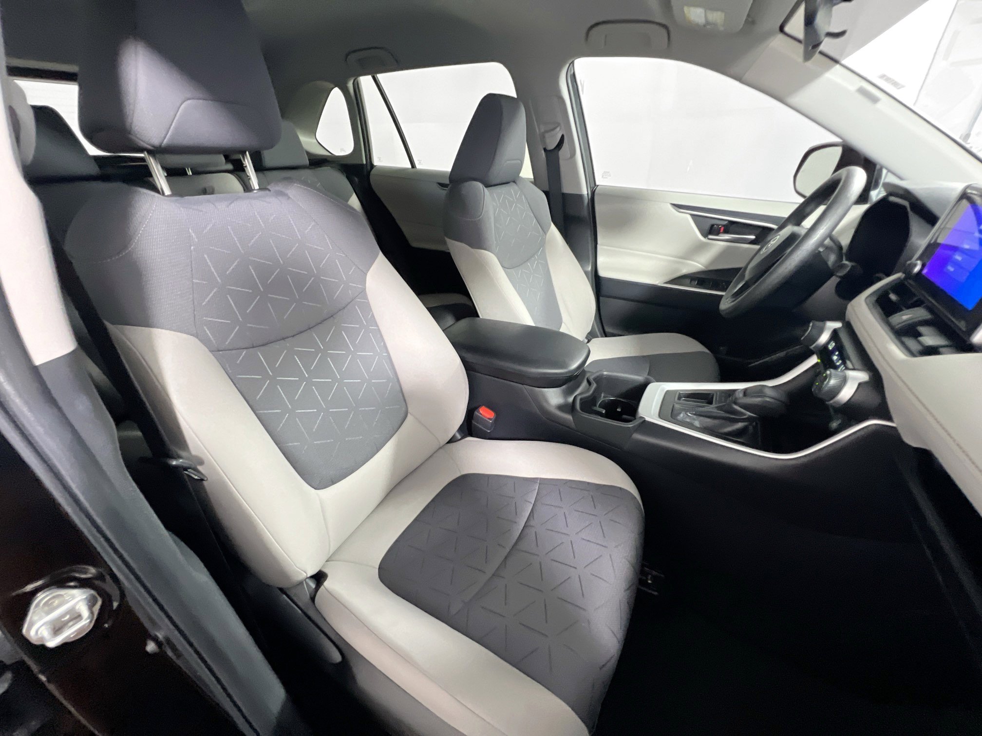 Used 2024 Toyota RAV4 XLE image 31