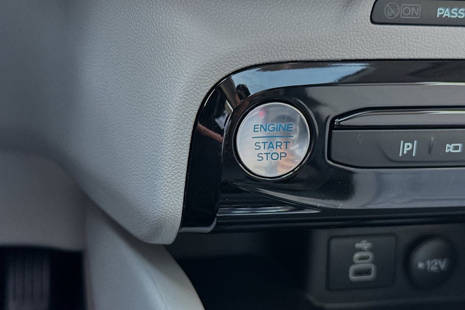 New 2024 Ford Escape SE w/ PHEV Premium Package FWD image 20