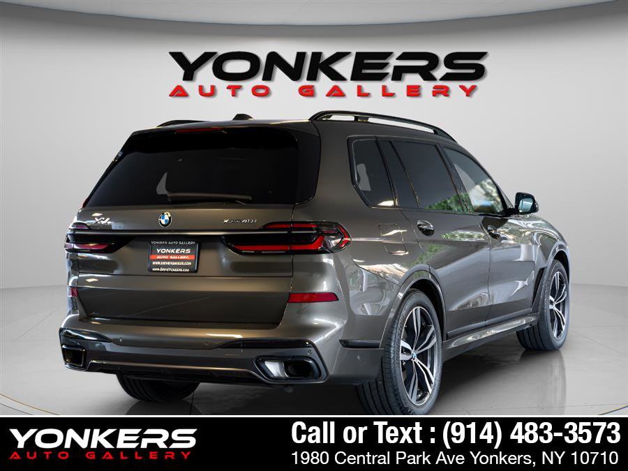Used 2023 BMW X7 xDrive40i w/ M Sport Package AWD/4WD image 12