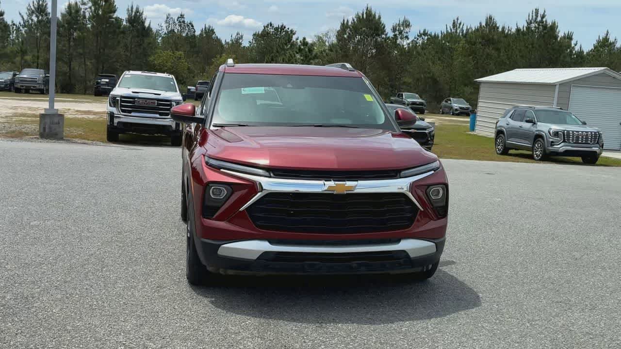 Used 2024 Chevrolet TrailBlazer LT w/ Convenience Package FWD image 3