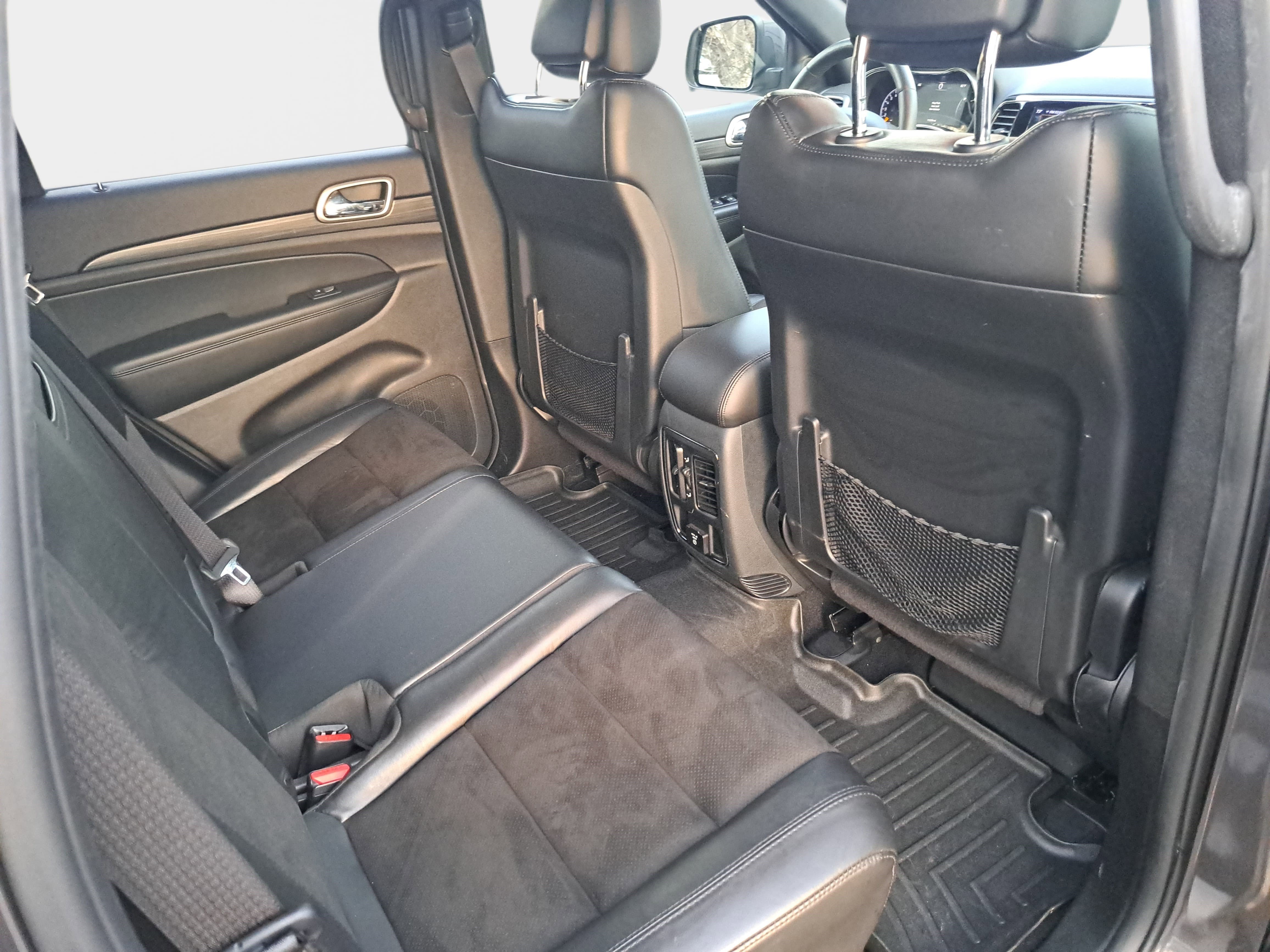 Used 2019 Jeep Grand Cherokee Altitude image 11