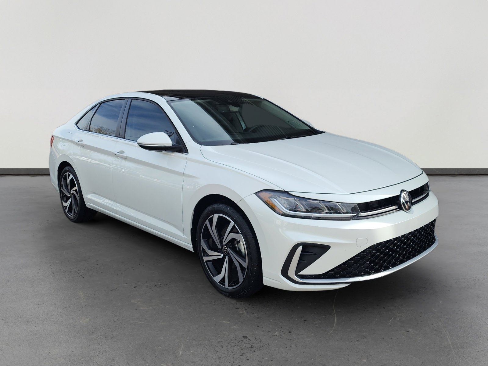 Certified 2025 Volkswagen Jetta SEL image 7