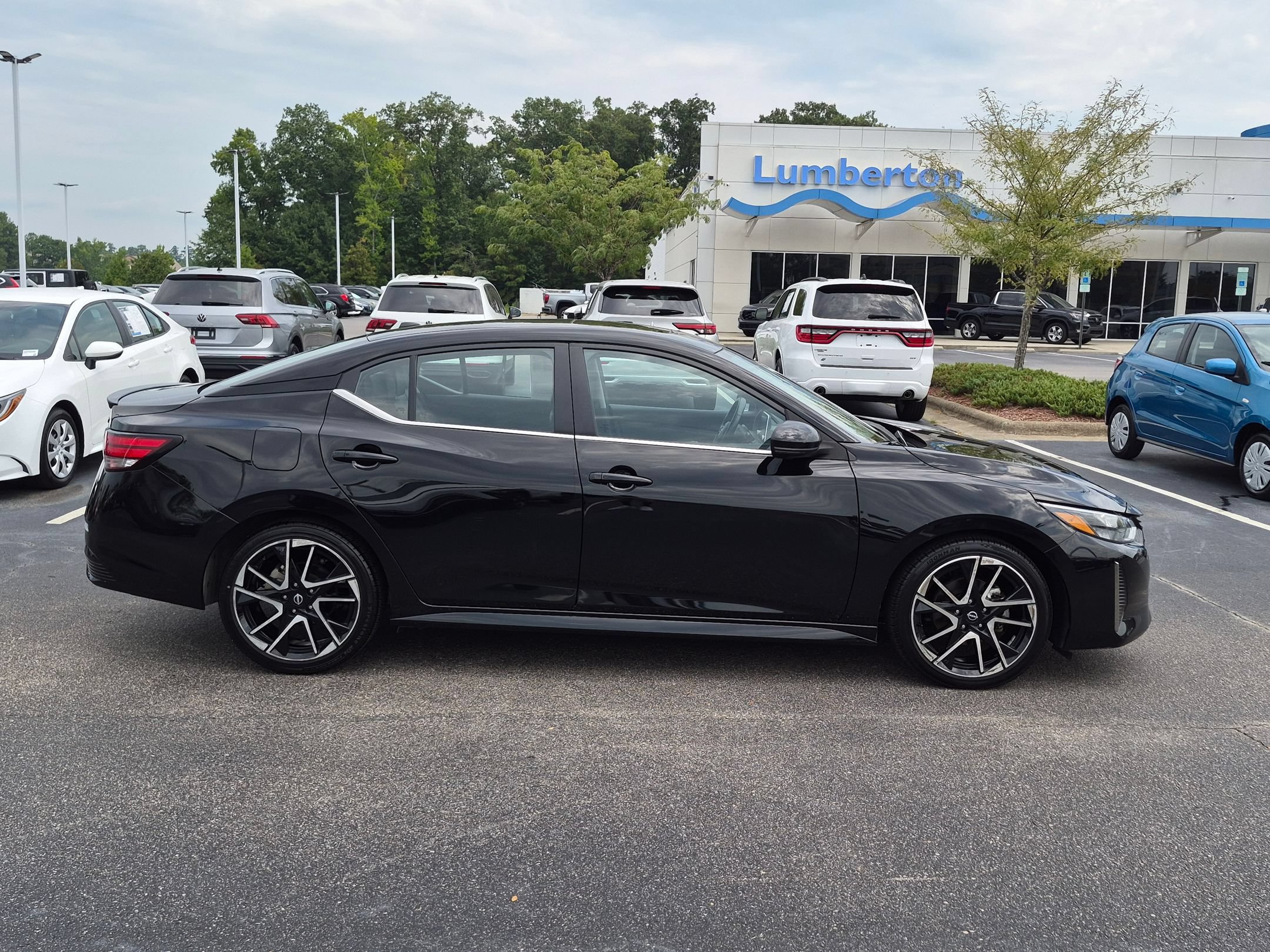 Used 2025 Nissan Sentra SR w/ SR Premium Package FWD image 2